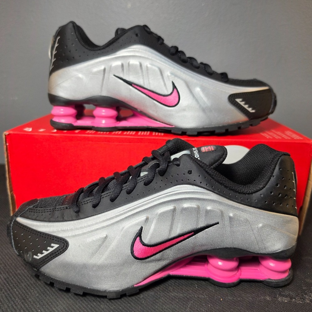 Women's 7.5 Youth 6Y Nike Shox R4 GS CW2626-006 Black Metallic Silver Pink NIB